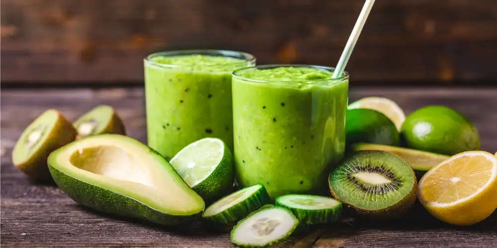 Batido de aguacate y kiwi vitaminas fibra saludable